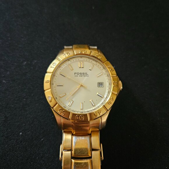 Gold Fossil watch - Picture 5 of 9